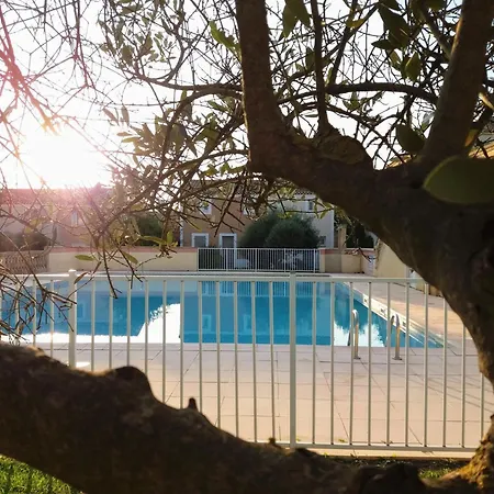 Duplex Dans Residence Avec Piscine A Uzès Exterior foto