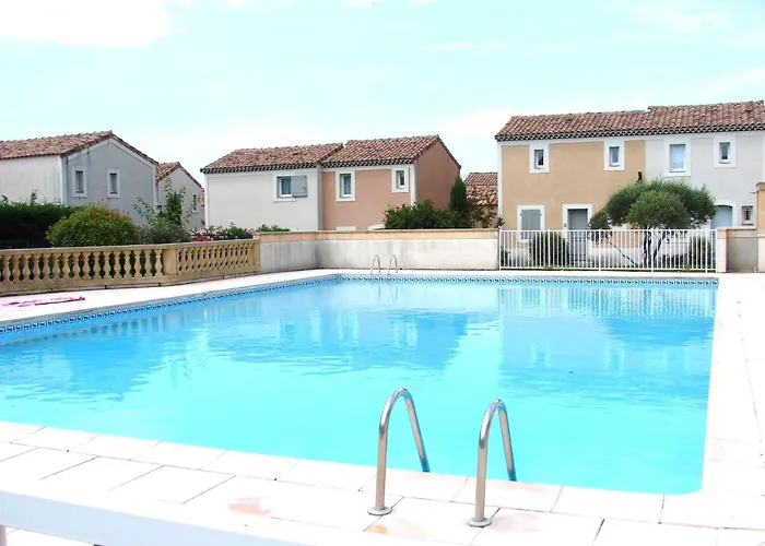 Duplex Dans Residence Avec Piscine A Uzes