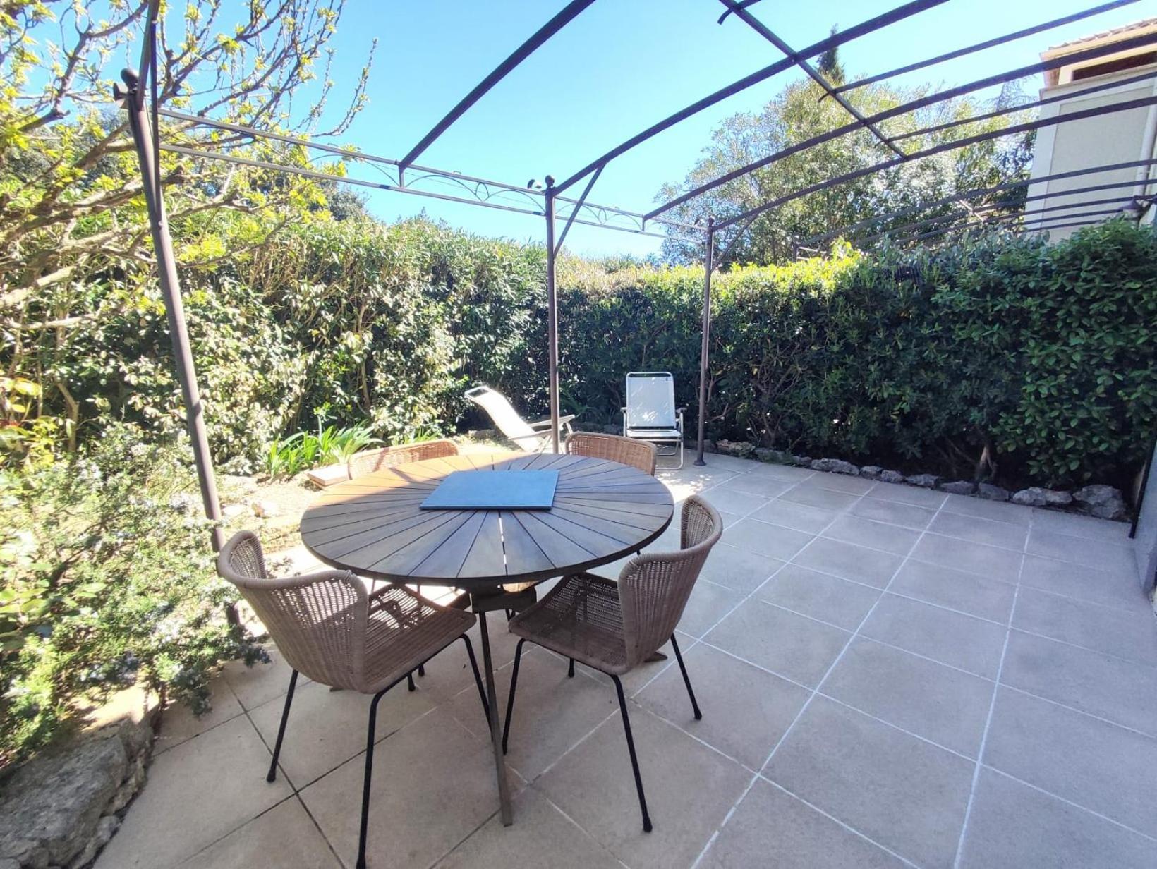 Duplex Dans Avec Piscine A